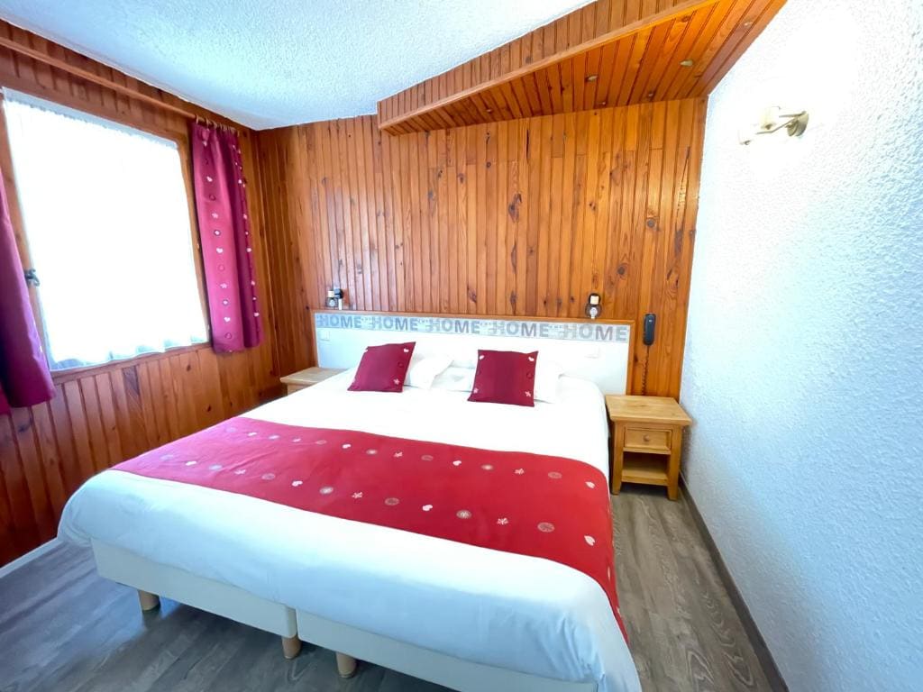 Family Room - Forest Side room - Image 2