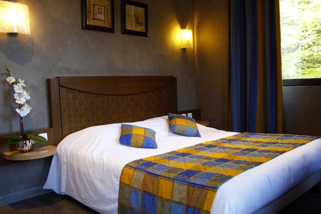 Superior Double Room with Balcony and Lake View room - Image 2