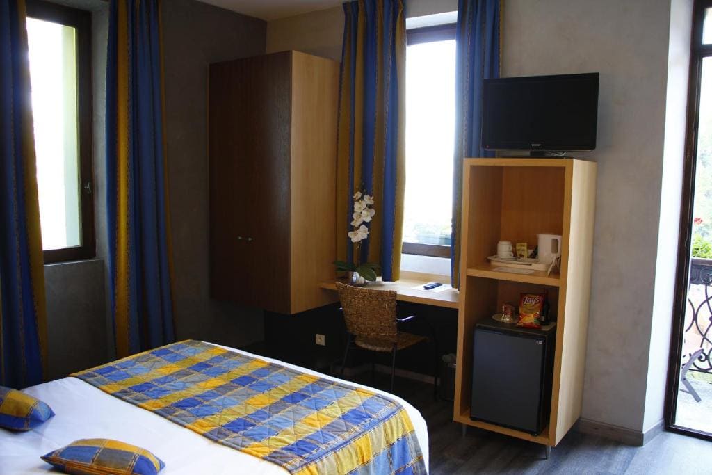 Superior Double Room with Balcony and Lake View room - Image 1