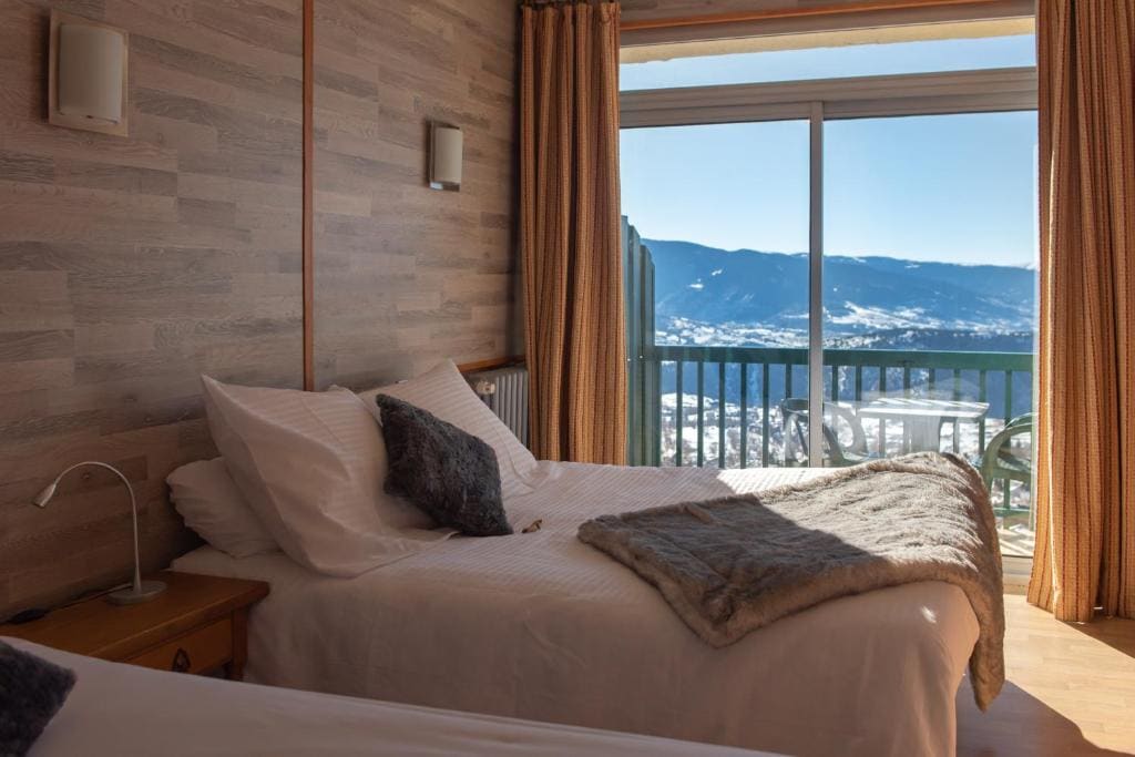 Triple Room with Mountain View room - Image 2