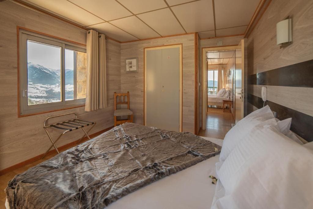 Family Room with Mountain View room - Image 1