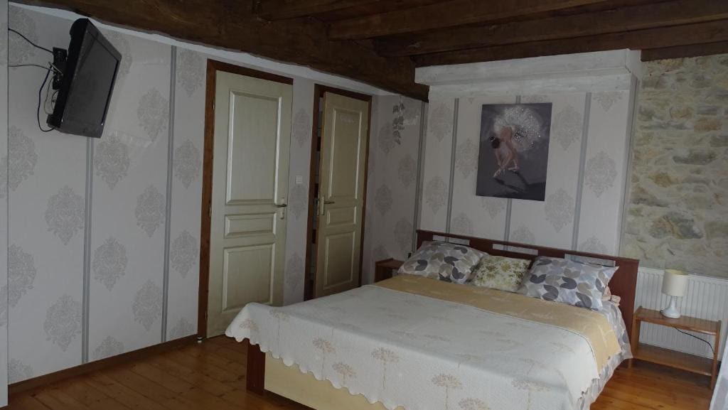 Double Room with Private Bathroom room - Image 2