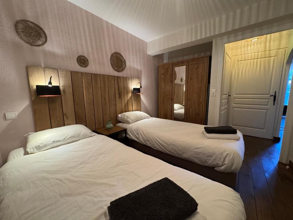 Deluxe Two-Bedroom Apartment room - Image 3