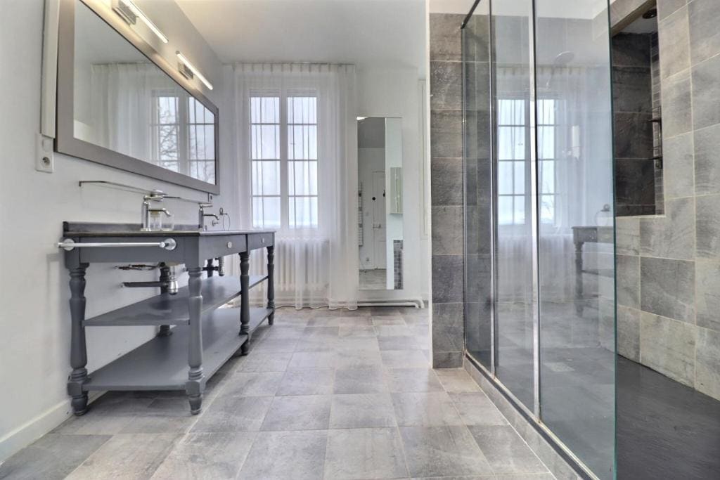 Double Room with Spa Bath room - Image 1