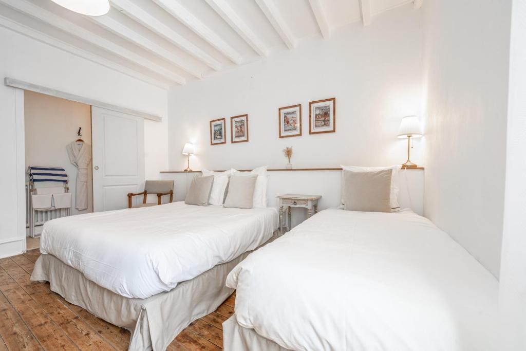 Triple Room with Shared Toilet room - Image 3