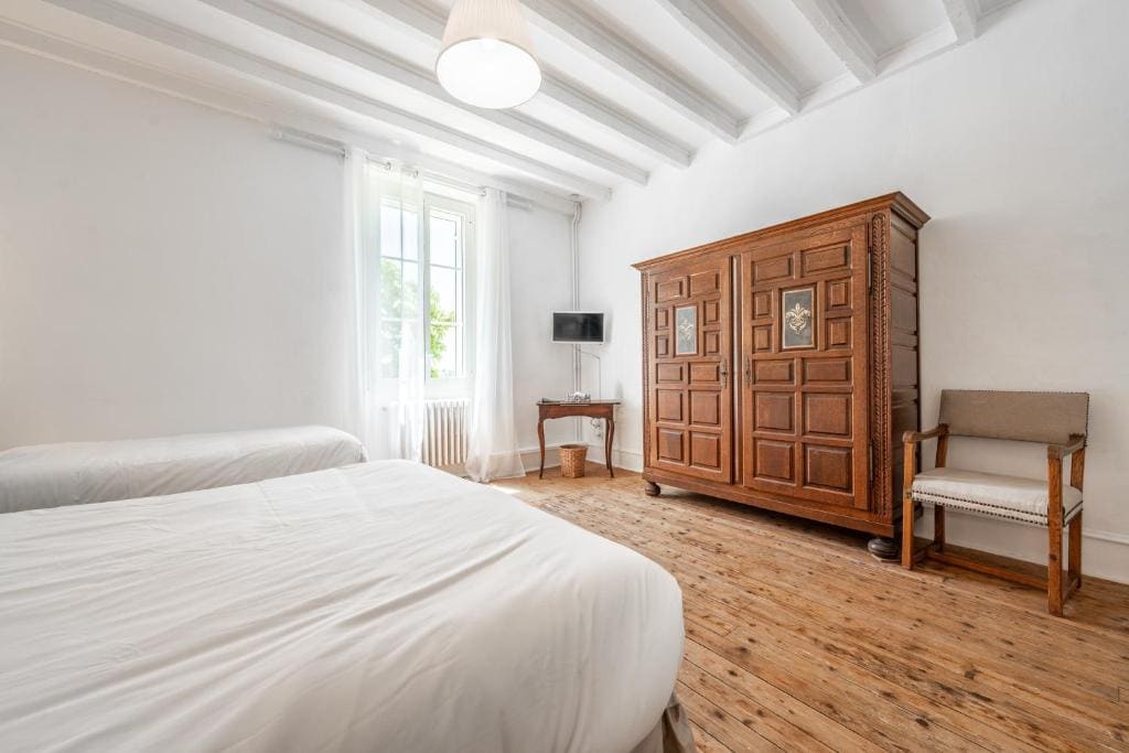 Triple Room with Shared Toilet room - Image 2
