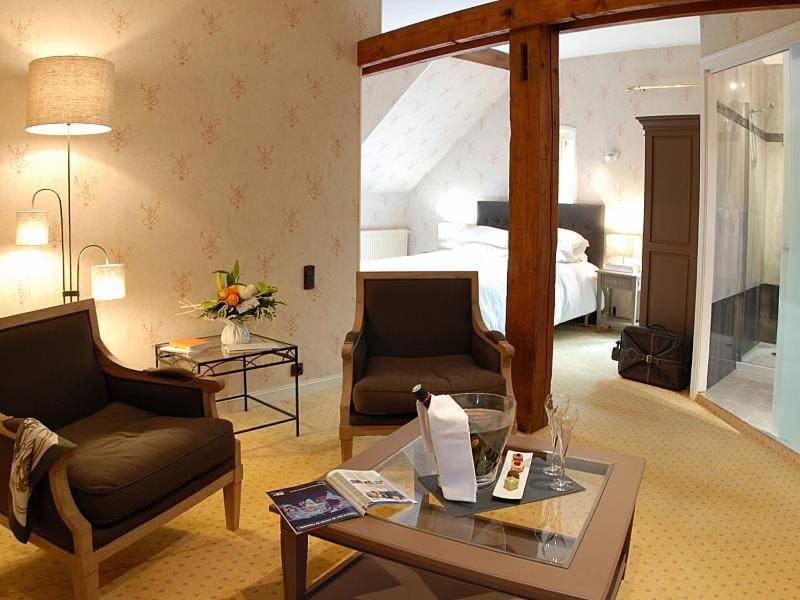Queen Suite with Spa Bath room - Image 1