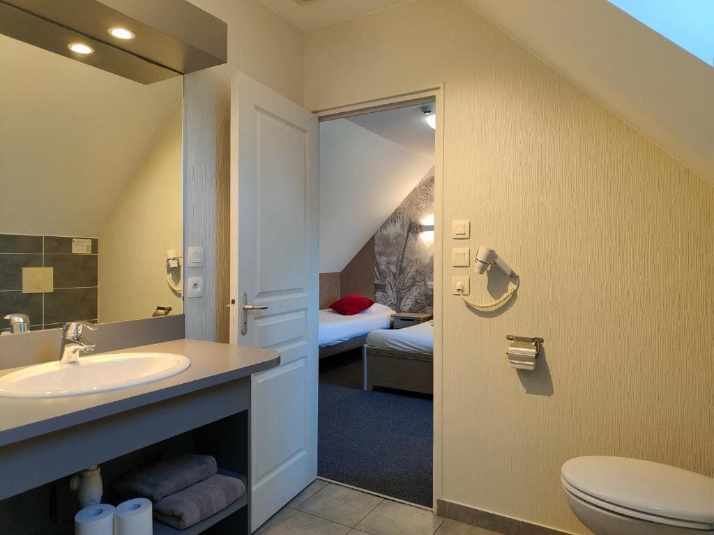 Comfort Triple Room room - Image 3