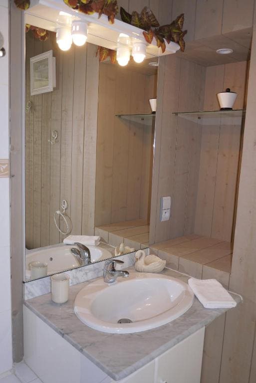 Triple Room with Lake View room - Image 2