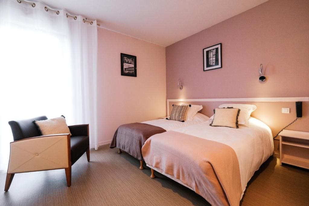 Deluxe Double or Twin Room room - Image 2
