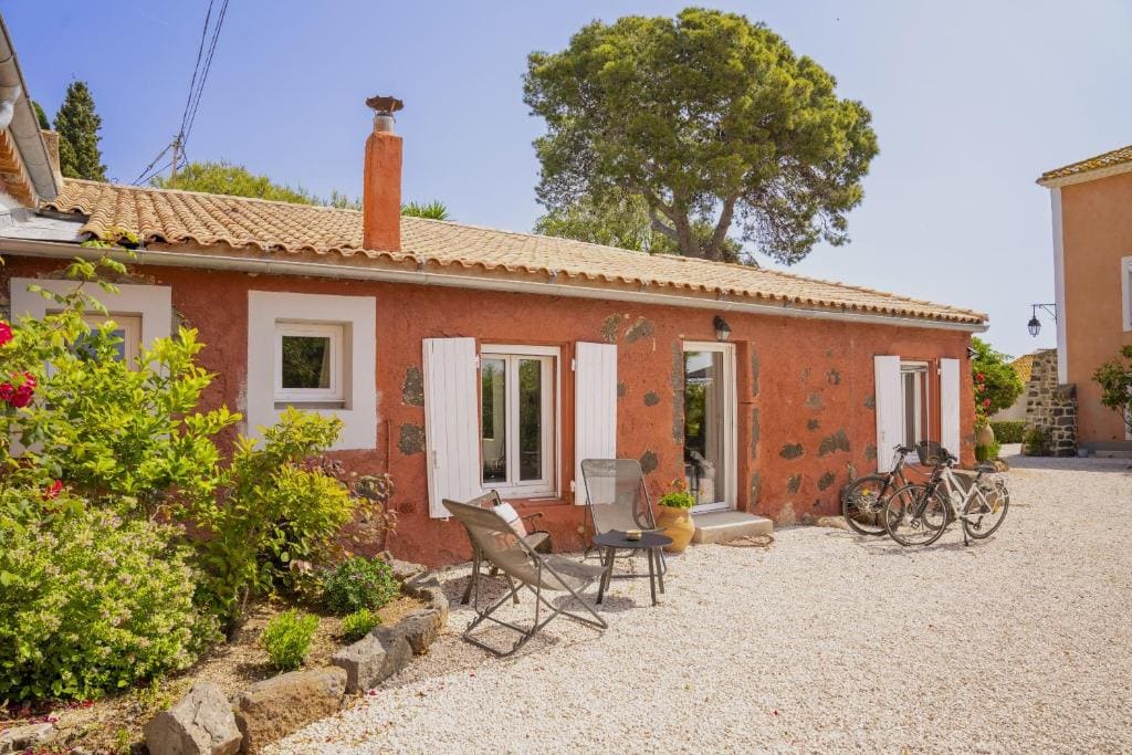Cottage with Garden View room - Image 1
