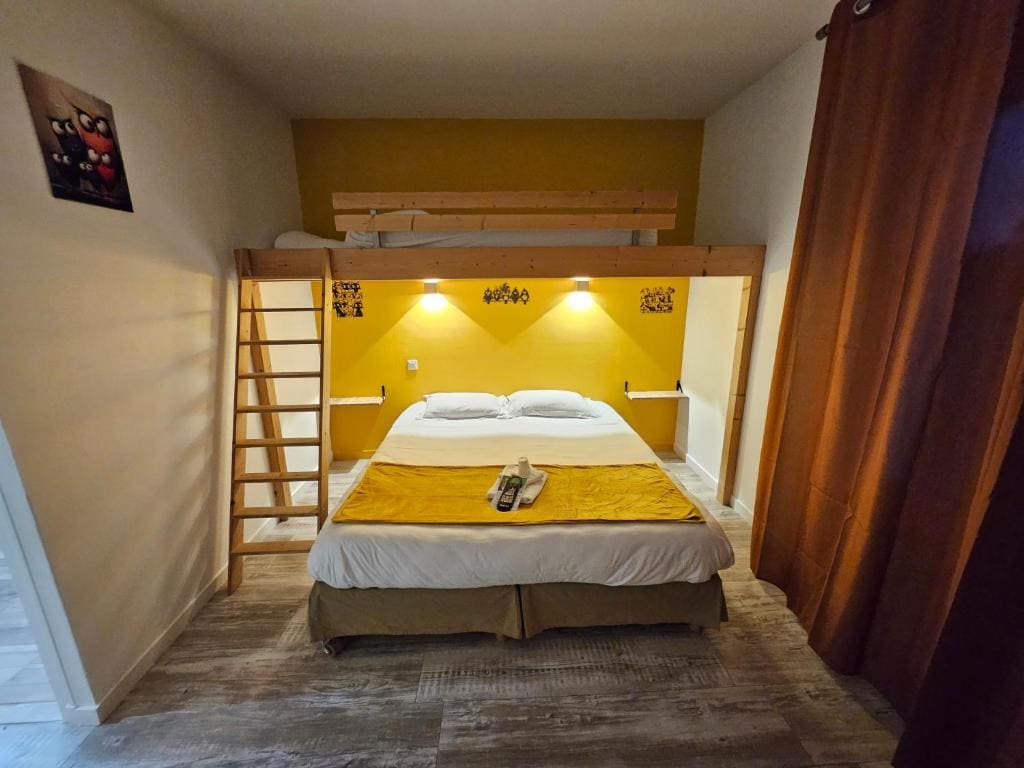Standard Triple Room room - Image 2