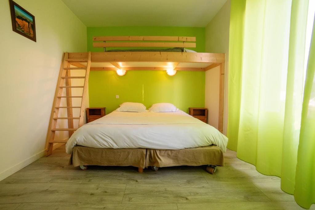 Standard Triple Room room - Image 1