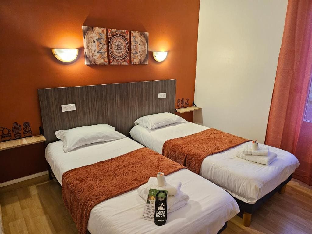 Standard Twin Room room - Image 1