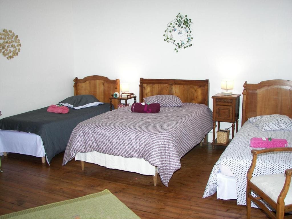 Mixed Dormitory Room room - Image 3