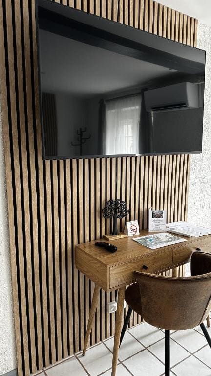 One-Bedroom Cottage room - Image 1