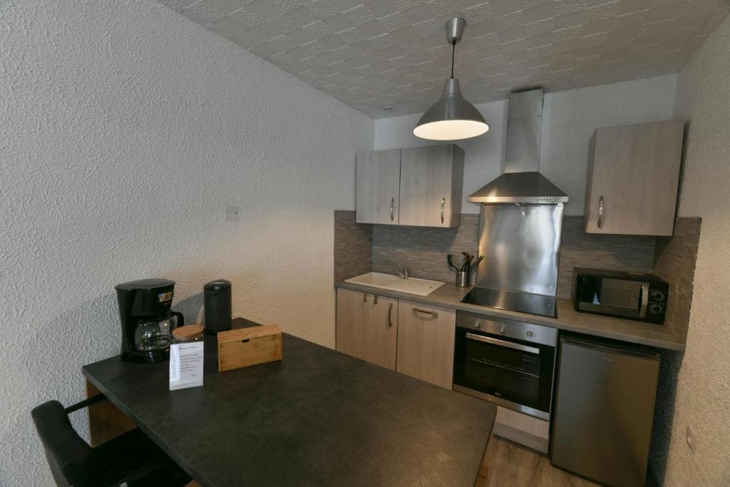 One-Bedroom Cottage room - Image 3