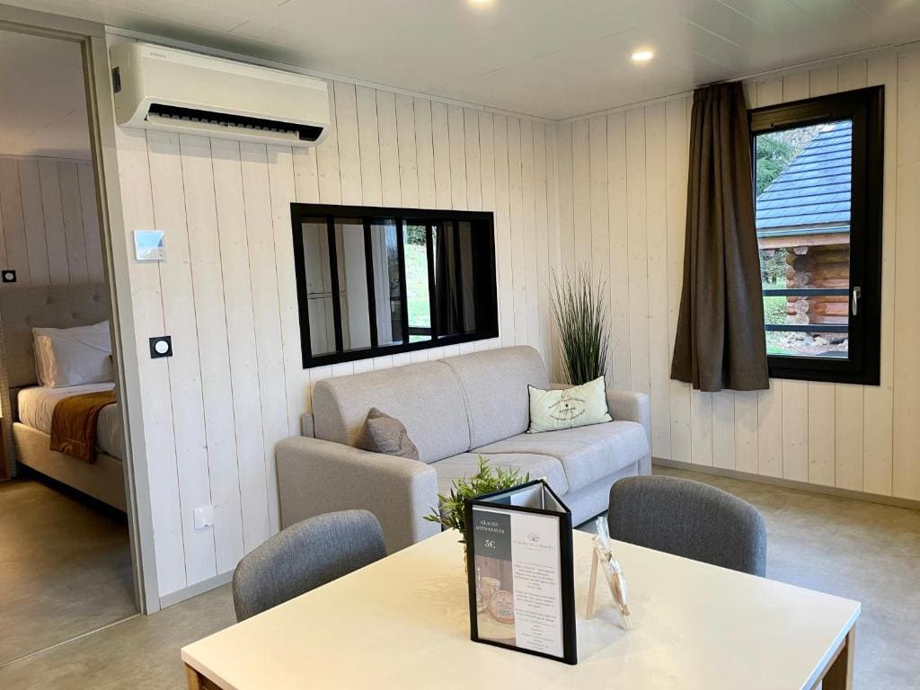 Suite with Hot Tub and Garden View room - Image 2