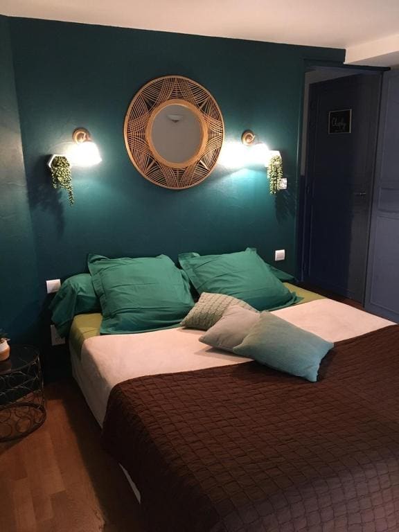 Small Double Room room - Image 2