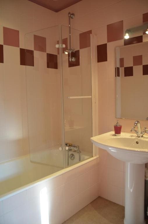 Triple Room with Private Bathroom room - Image 1