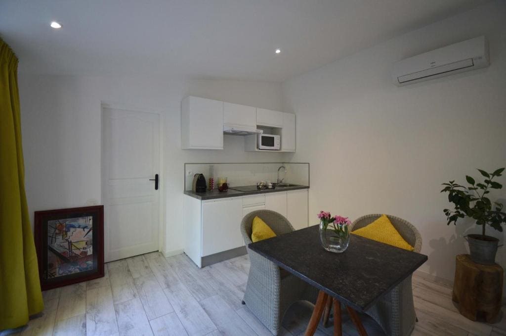 Deluxe King Studio room - Image 2
