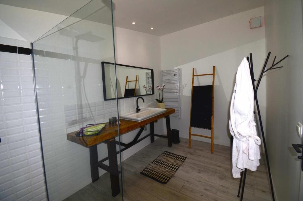 Deluxe King Studio room - Image 3