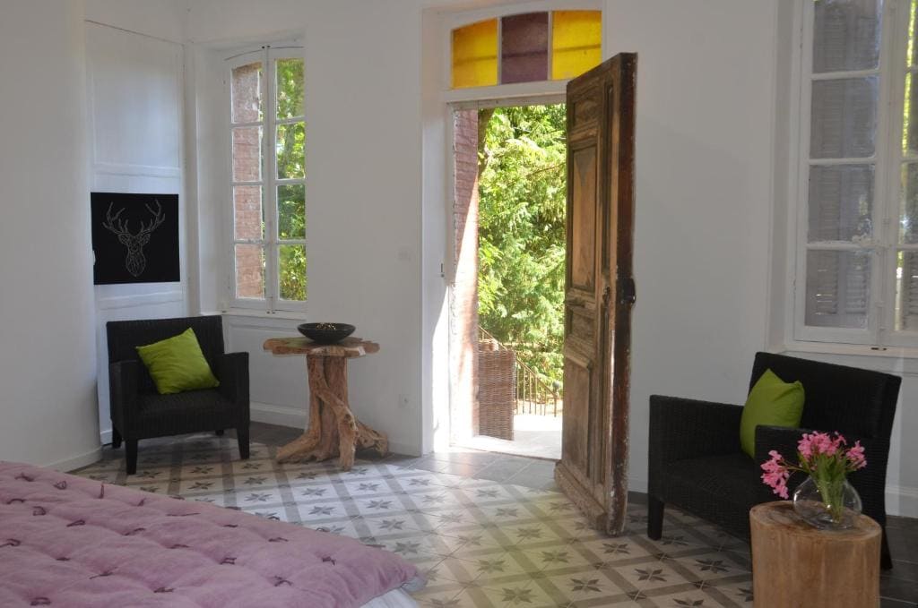 Room room - Image 2