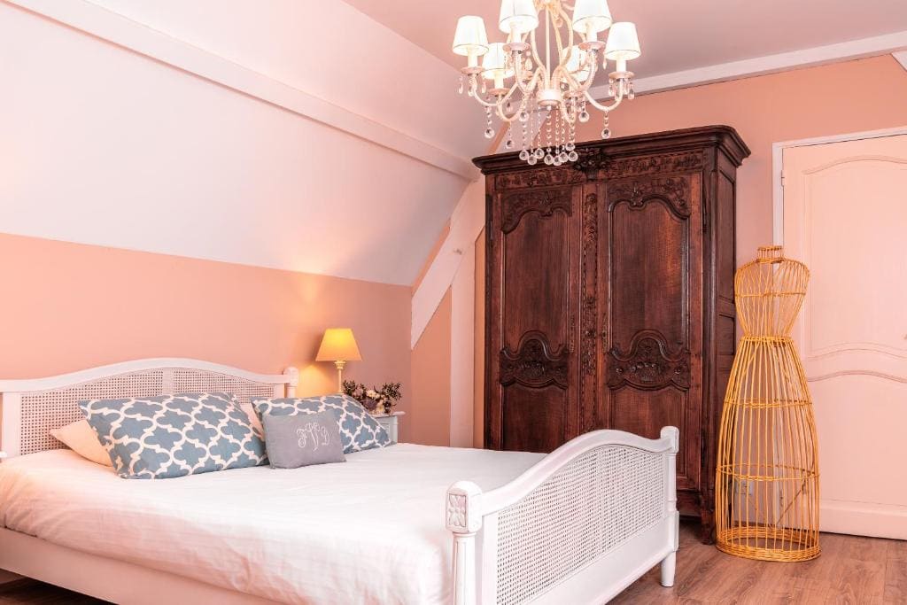 Deluxe Suite room - Image 3