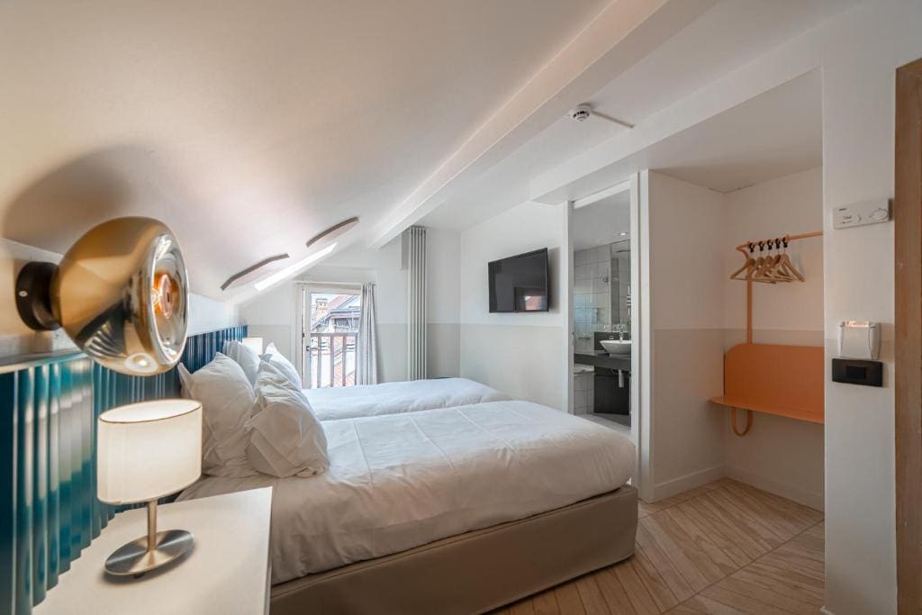 Charming Twin Room room - Image 2