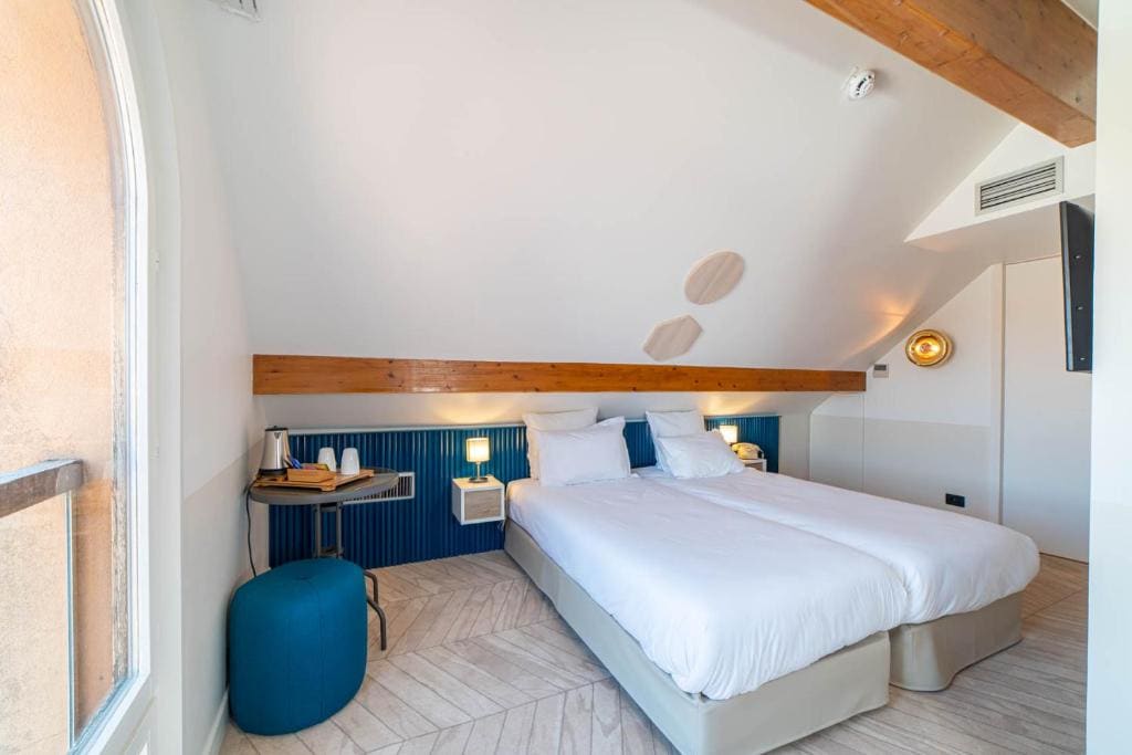 Premium Twin Room room - Image 2