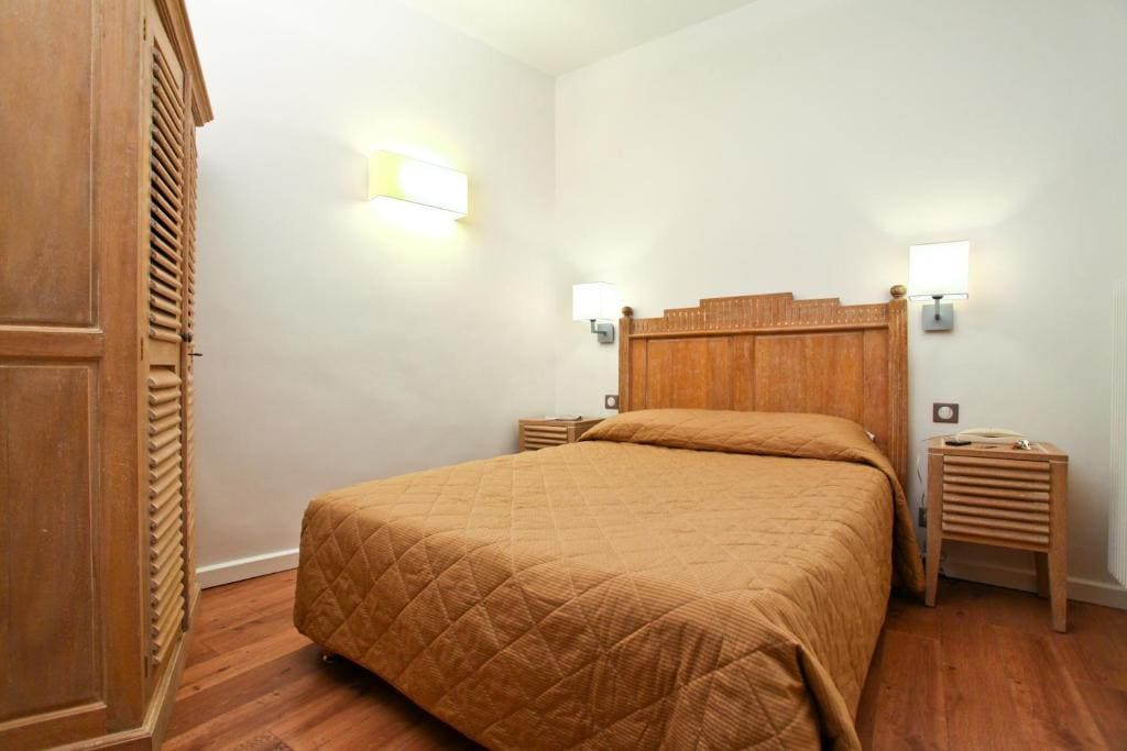 2 Adjacent Rooms (5 Adults) room - Image 2