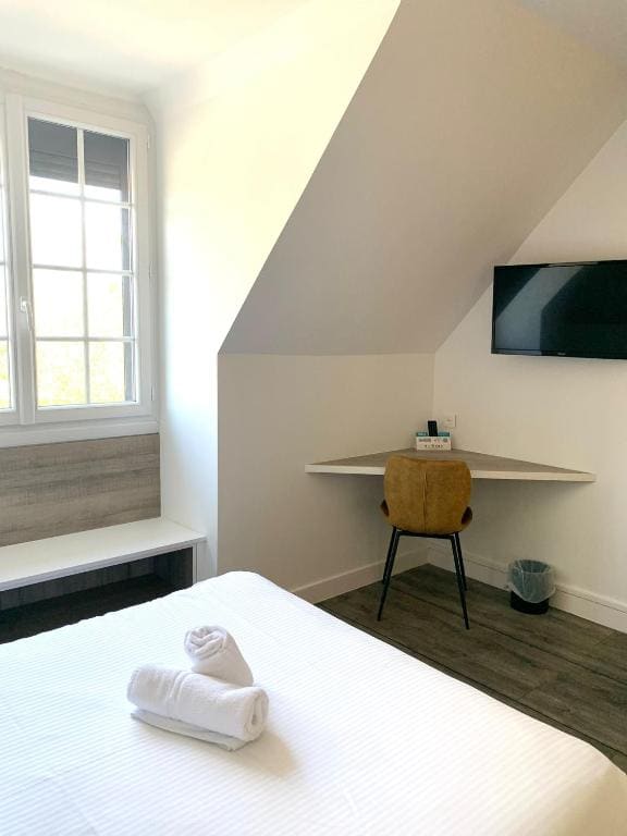 Comfort Double Room with air-con room - Image 2