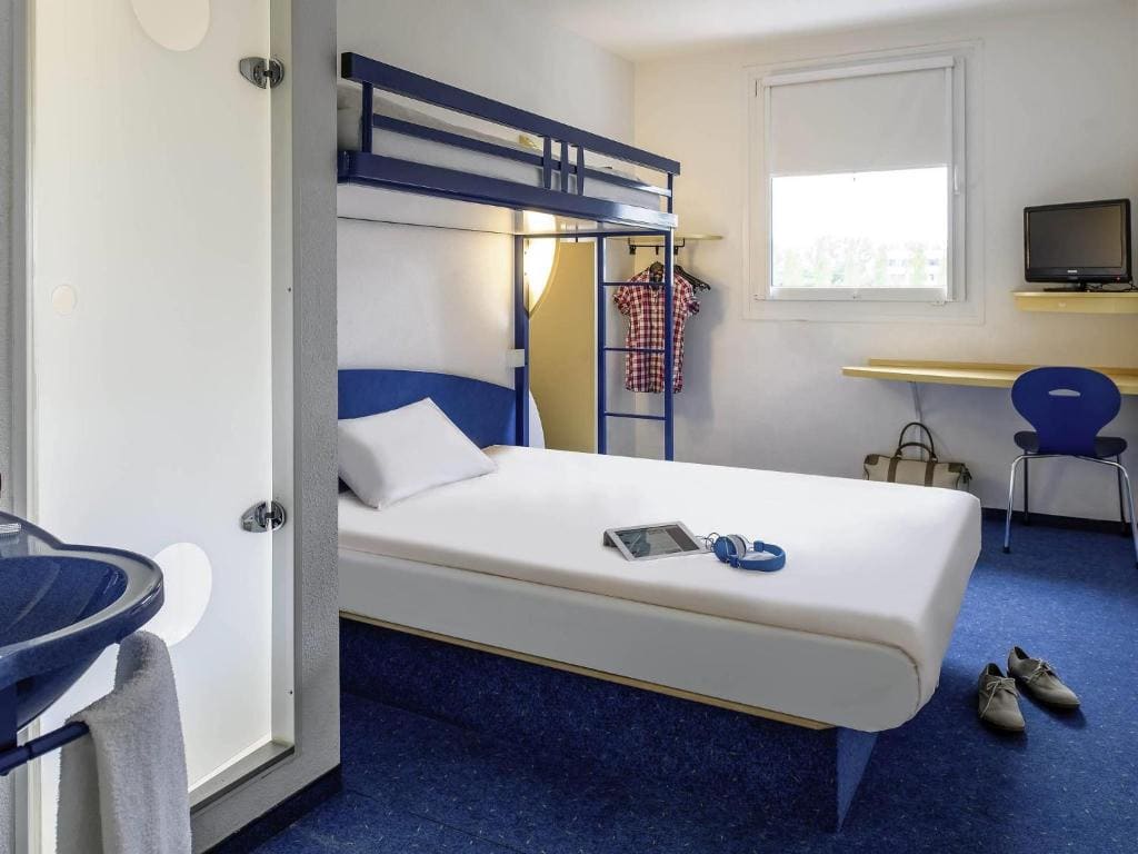 Standard Triple Room room - Image 2