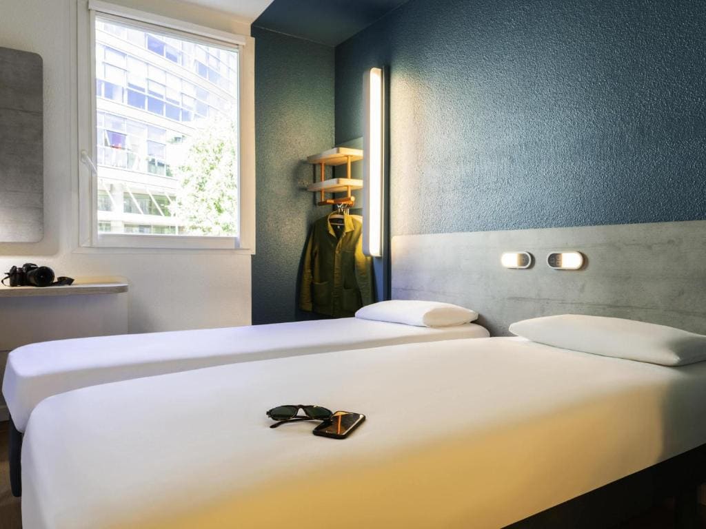 Double Room with Single Bed room - Image 3