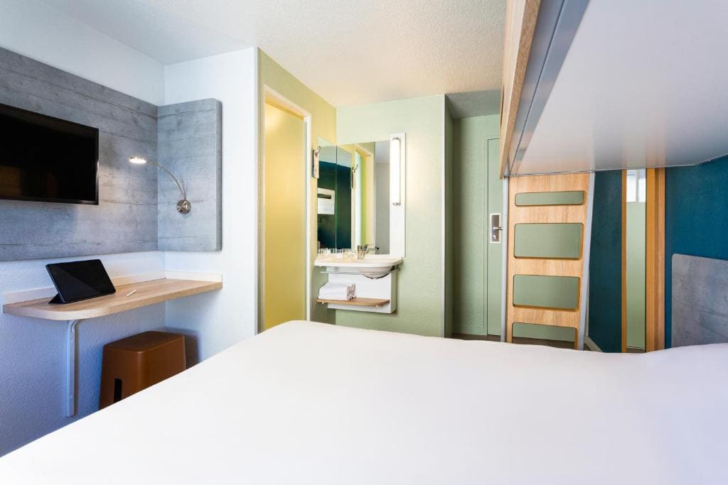 Room with One Queen Bed and One Bunk Bed room - Image 2