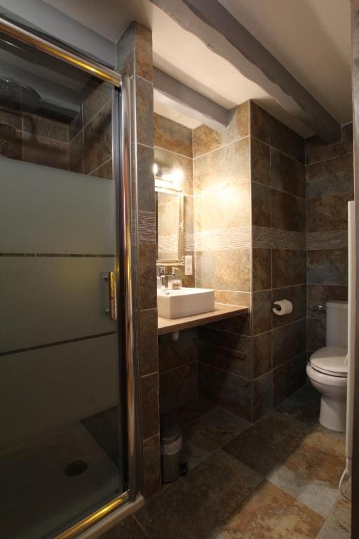 Double Room with Private Bathroom room - Image 2