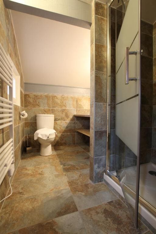 Family Room with Private Bathroom room - Image 3