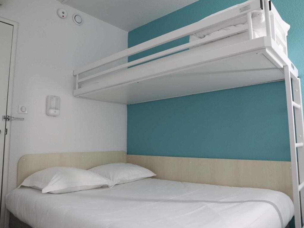 Double Room with One Single Bed room - Image 2