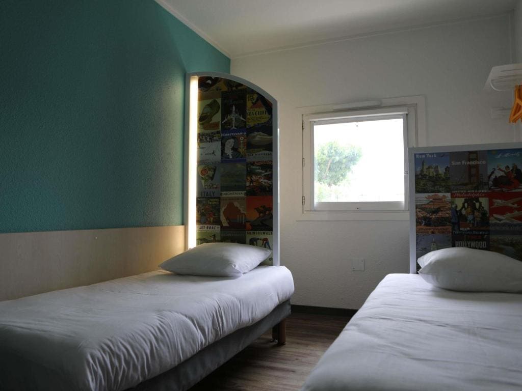 Tandem Room with Shared Bathroom room - Image 3
