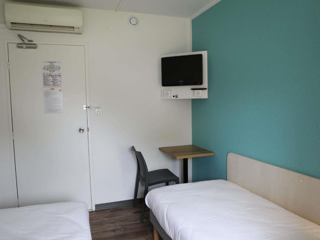 Standard Twin Room room - Image 1