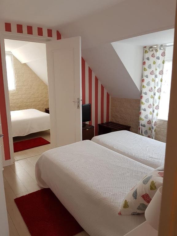 Comfort Quadruple Room room - Image 2