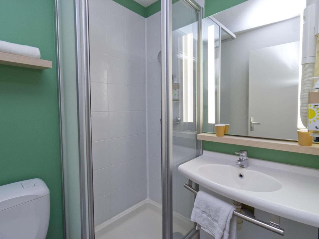 POP Room with Two Single Beds room - Image 2
