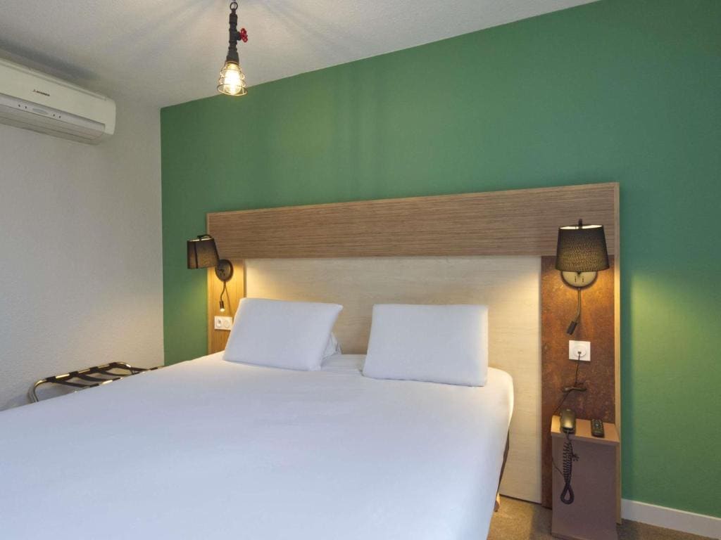 Pop Room with a double bed room - Image 2