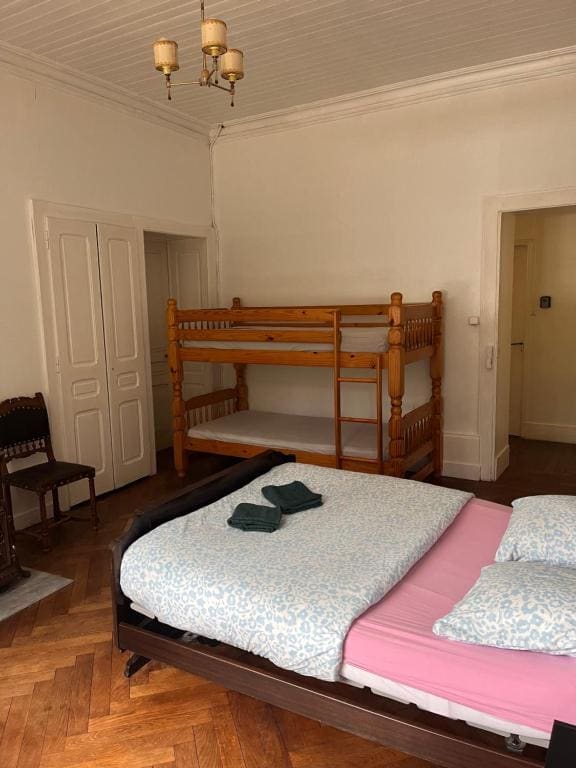 Family Room with Shared Bathroom room - Image 1