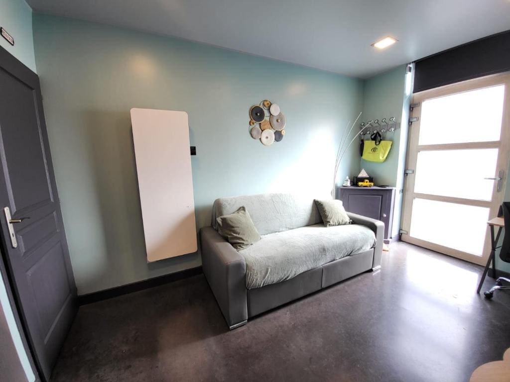 One-Bedroom House room - Image 2