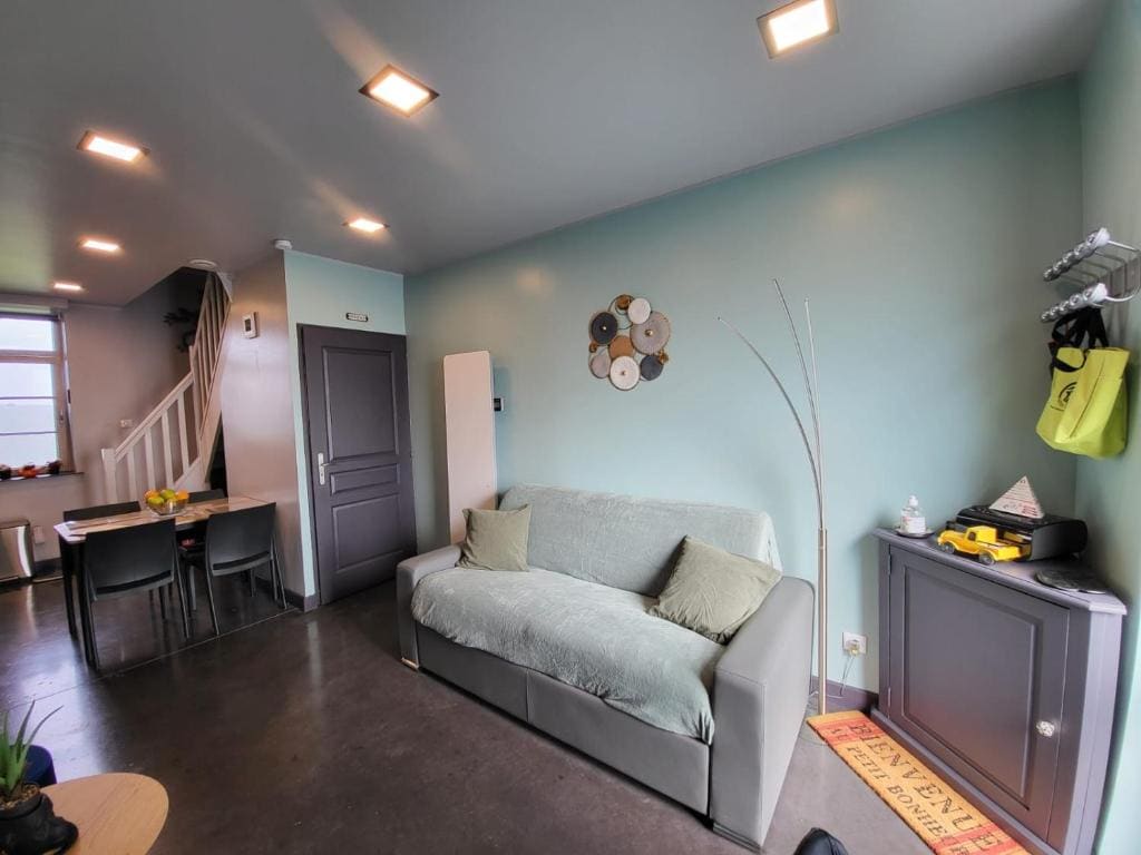 One-Bedroom House room - Image 3