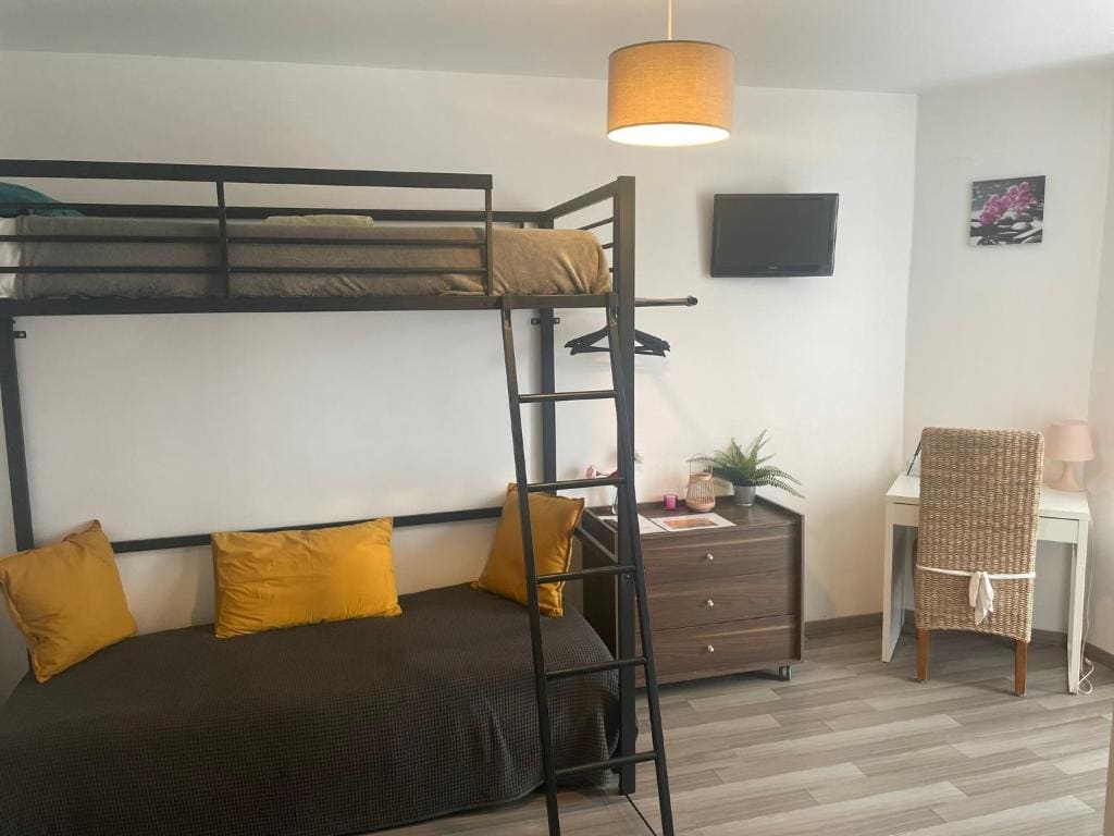 Quadruple Room with Bathroom room - Image 3