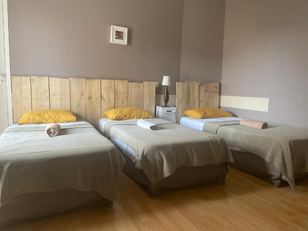 Triple Room with Bathroom room - Image 1