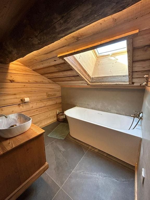 Double Room with Private Bathroom room - Image 3