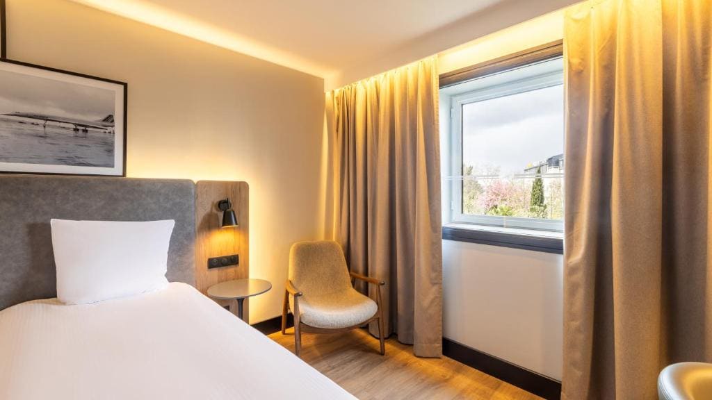Standard Twin Room room - Image 3
